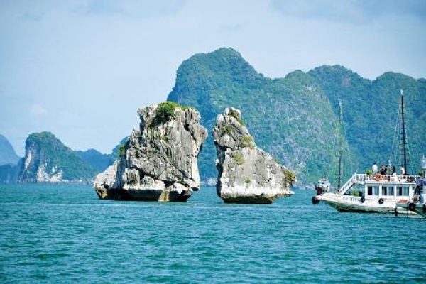 Rooster - Hen Islet in Halong Bay